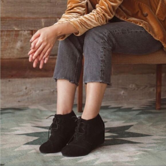 Toms Black Suede Wedges Booties - Picture 1 of 12